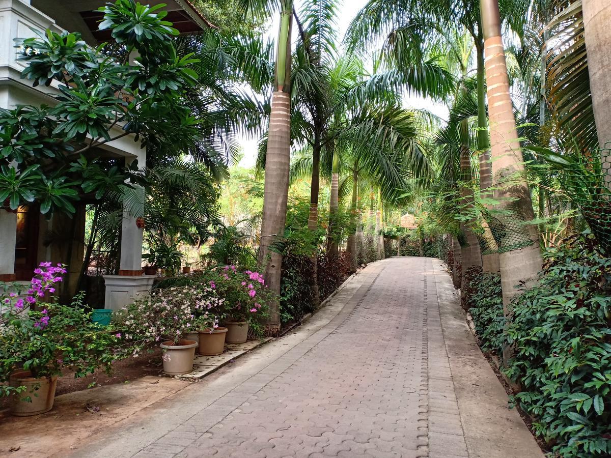 Mystica Resort 罗纳瓦拉 外观 照片